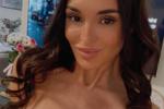 Topless - Mira