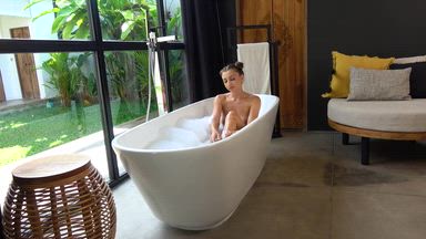 Sex In in the bathroom, Facial