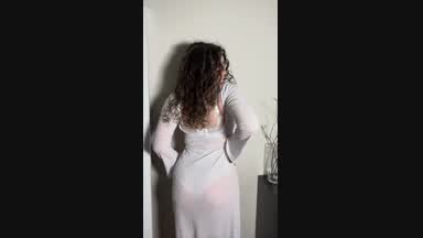 My dress shines through my body