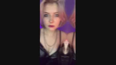 Ghotic girl dancing for u