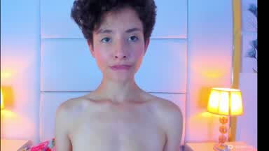 Rubbing my sex so hot 😳