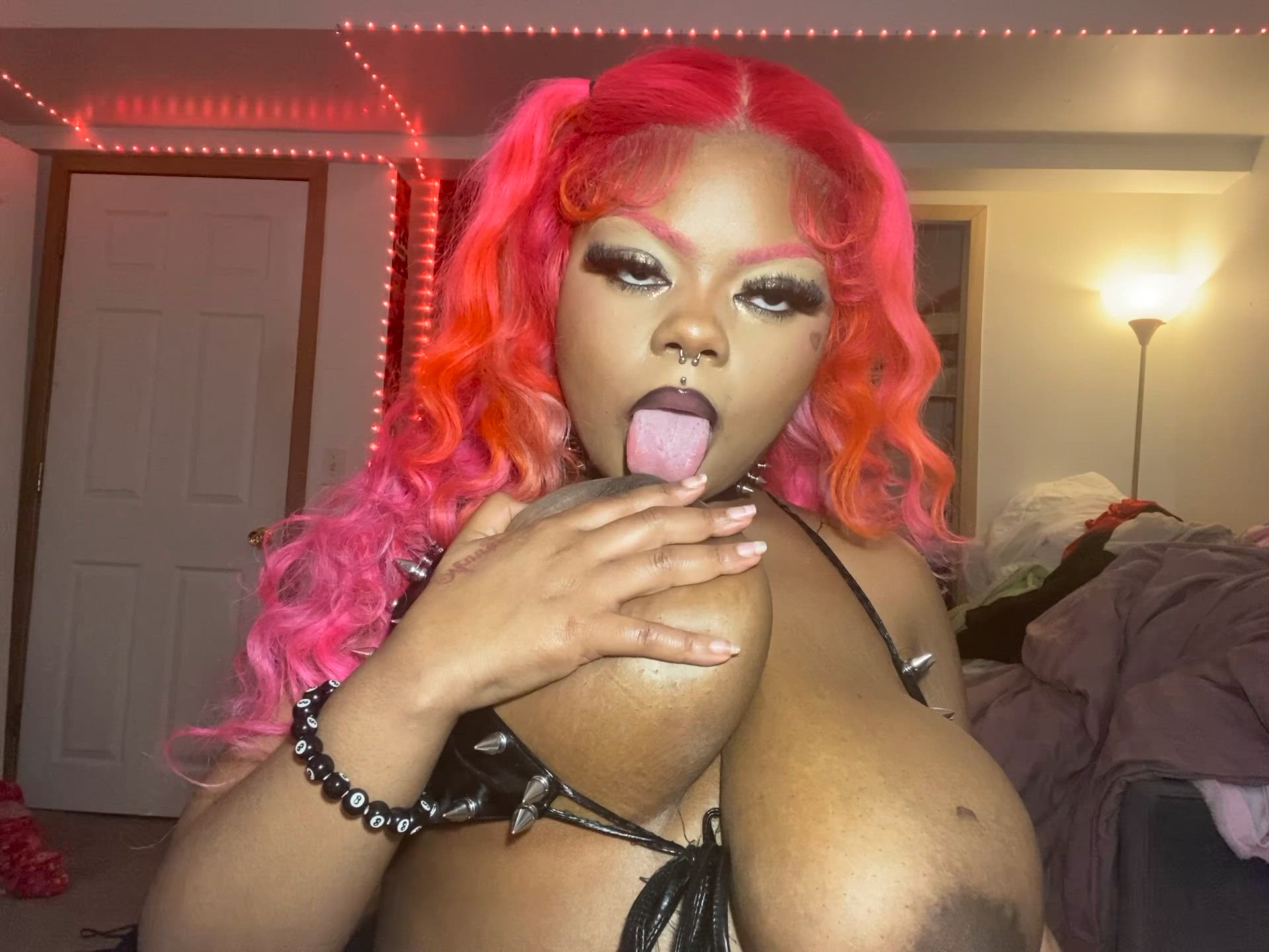 Titty play