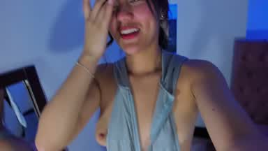 Hony tits bouncing