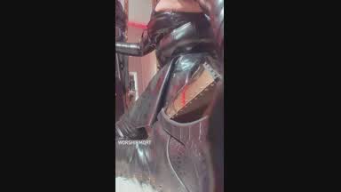 Kiss My boots