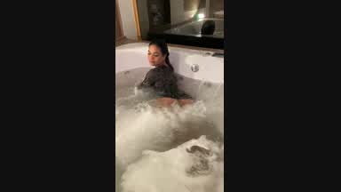 🛁🍑