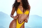 Mia Nix in thusy
