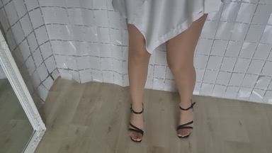 legs in tights and sandals.mp