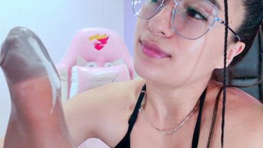 I SLOWLY SUCK MY FEET WITH PANTYHOSE AND CUM
