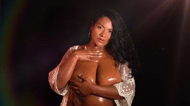 Topless & oiled 💦