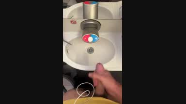 Nick CUM on the AIRPLANE