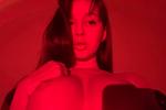 Take me in this red room!
