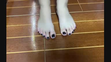 Playing witn my feet and jelly