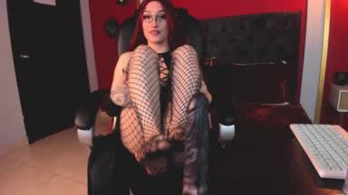 I masturbated your penis with my feet 👣🥵
