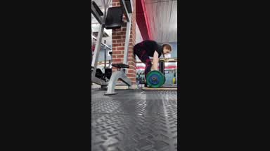 I do bicep curls with a barbell 33 kg
