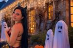 Sweet or naughty? 🥵🎃