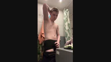 Zac wash and jerk off EXCLUSIVE