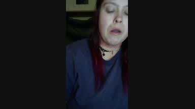 Eating pizza