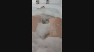 Bath & Pussy Play