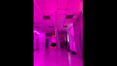 Pole dancing😻