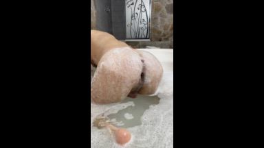 Playing with my hairy asshole in the bath...