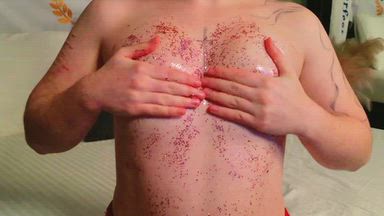 ✨ Glitter looks especially good on my boobs