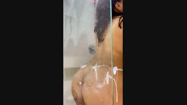 I masturbate in the shower and end up wetter💦😈