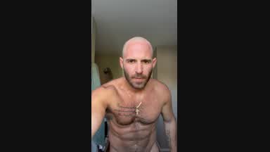 Hair or no hair? Hmm