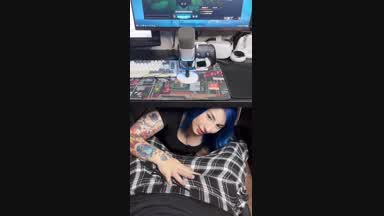 Blowjob to help Spaceboy playing LoL