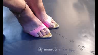 sissyslut6111 โ cumshot on bare feet in pink high heels with sound