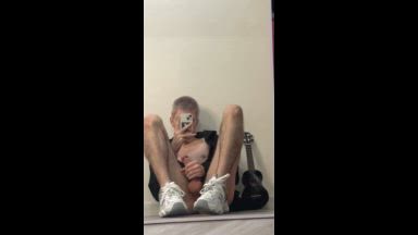 CB EXCLUSIVE-YAN JERK IN SNEAKERS