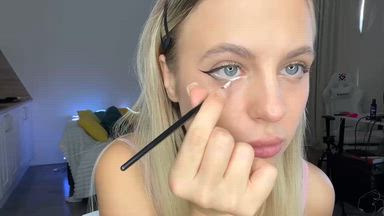 Doing Silly MakeUp