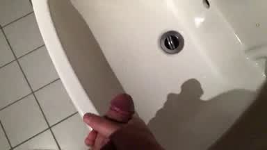 Slowmotion cumshot 💦