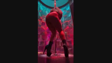 Thick girl pole work!