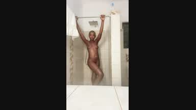 Shower dance💕