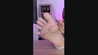 Worship my feet loser