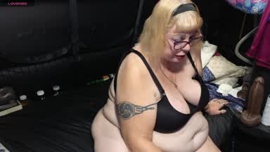 castrated_julie creaming her dildo