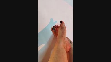 clarigil — Would you like to kiss my feet?