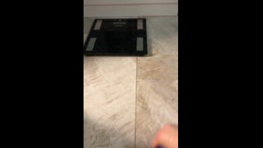 anna โ Squirt splashes and moans