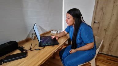 Sperm bank: nurse extract sperm for insemination