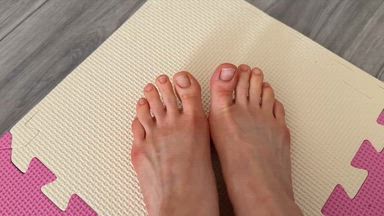 Soft Girl Pedicure Session