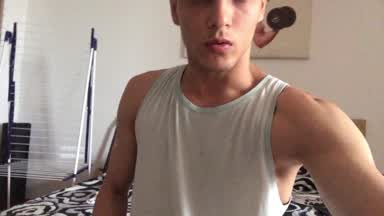 Flex hard my bicep !