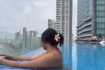en la piscina