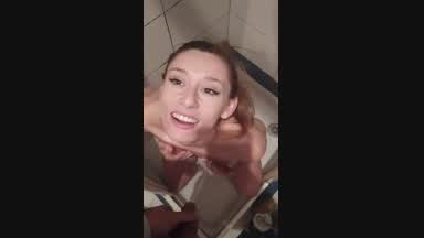 Francesa puta meada encima