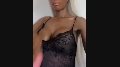 Short Boobs Vidéo Sexy
