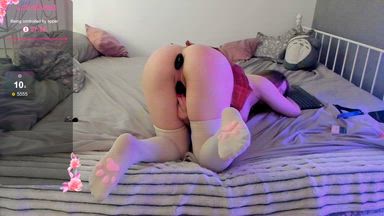 playing with a new anal plug