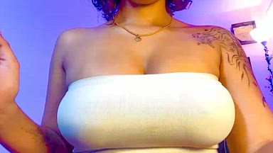 LOOK HOW CAN BOUNCE MY TITS!