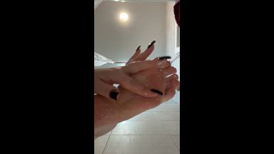 using glitter on feet slowmo