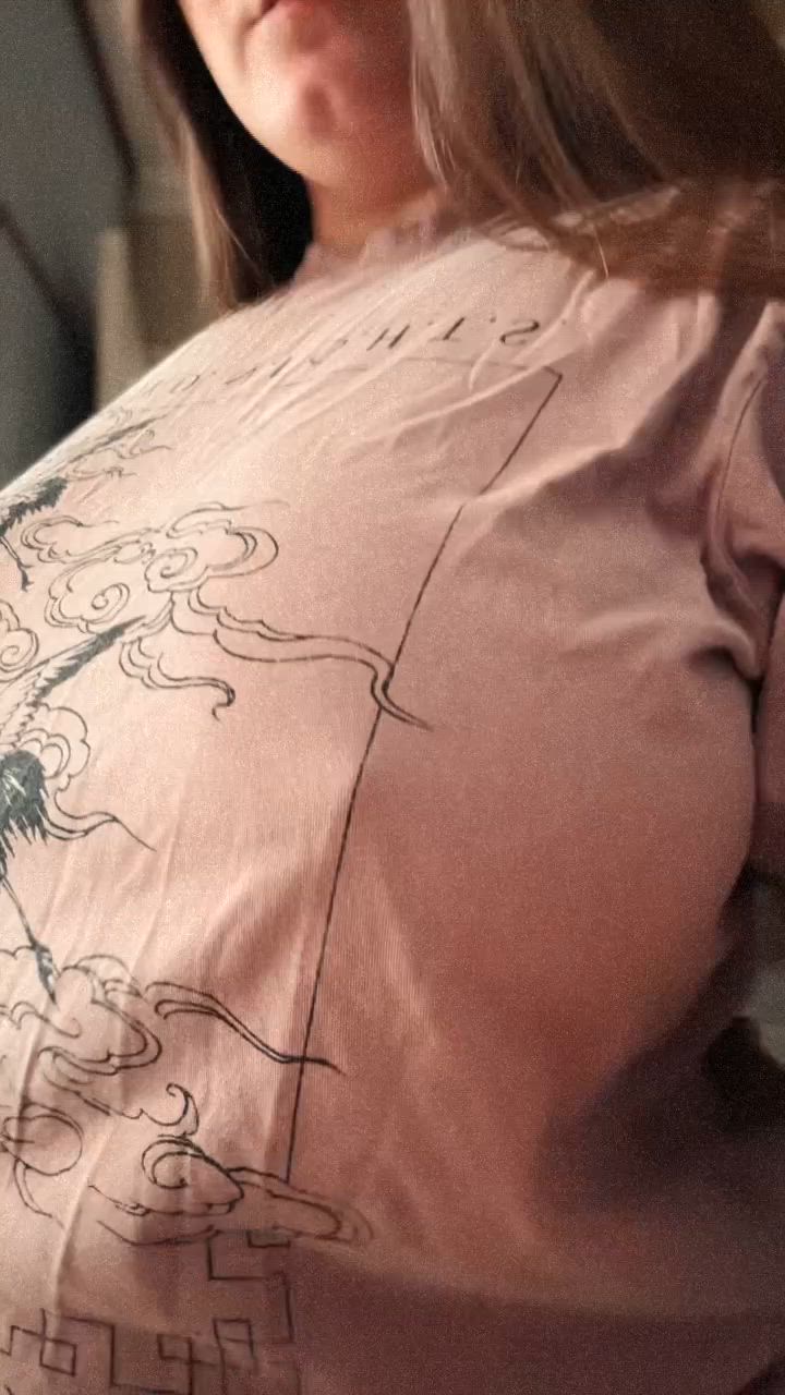 I tease u with my giant boobs