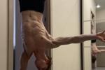 One hand stand