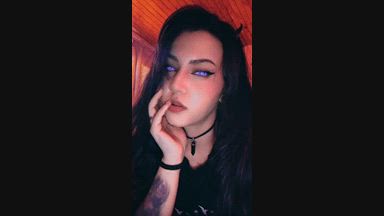 Come fall in love with my eyes 💞
